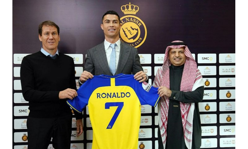 Ronaldo có những chia sẻ trong buổi ký hợp đồng với Al-Nassr