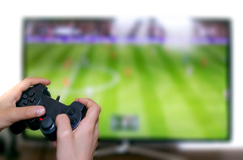 Sự khác biệt giữa tựa game FIFA và đá PES là gì? 