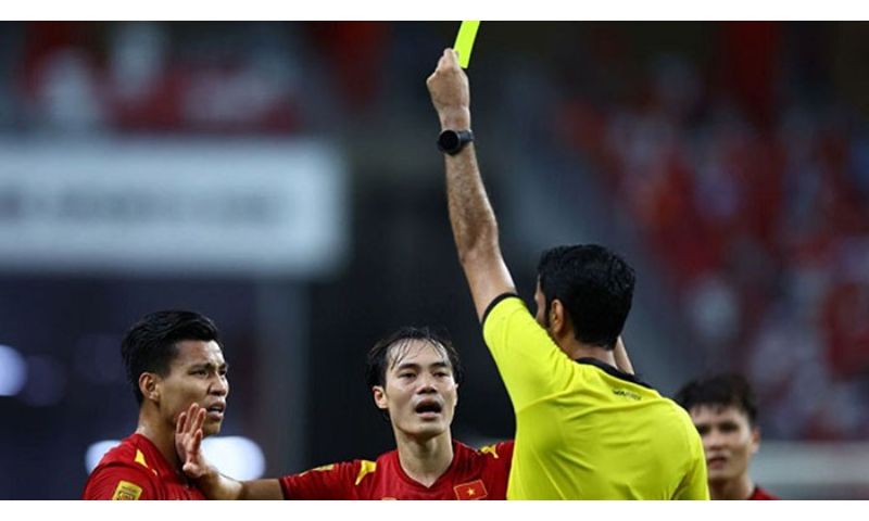 Thẻ vàng bị phạt bao nhiêu tiền?