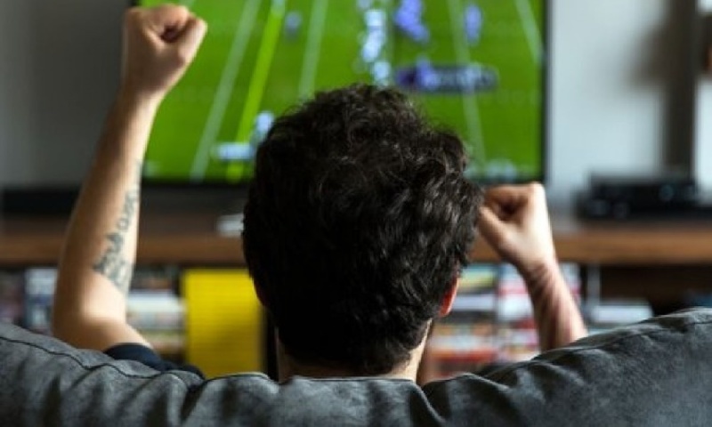 Không khuyến khích thức khuya xem bóng đá 