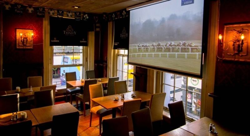 Lưu ý khi đi trang trí quán cafe bóng đá